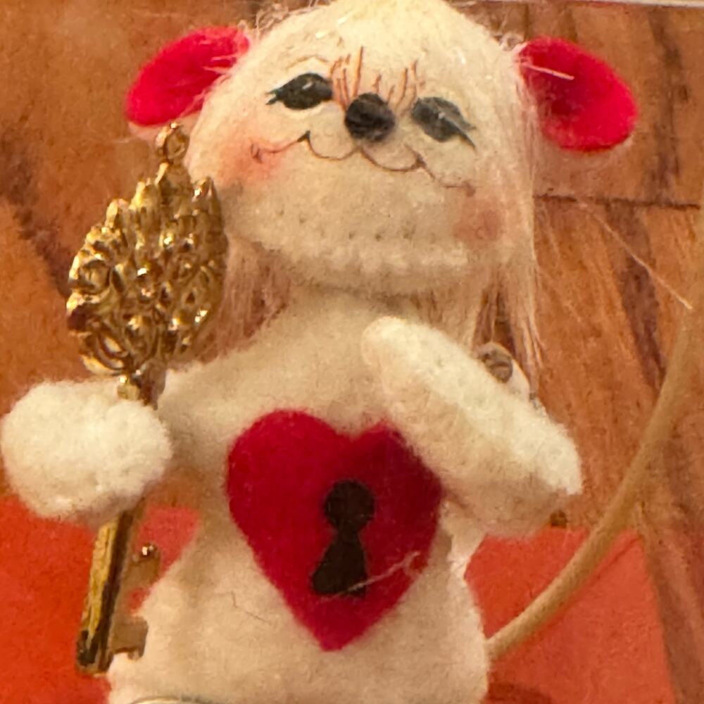 Valentine's Day Annalee Doll Mouse 2008 Key to My Heart in Box Anthropomorphic